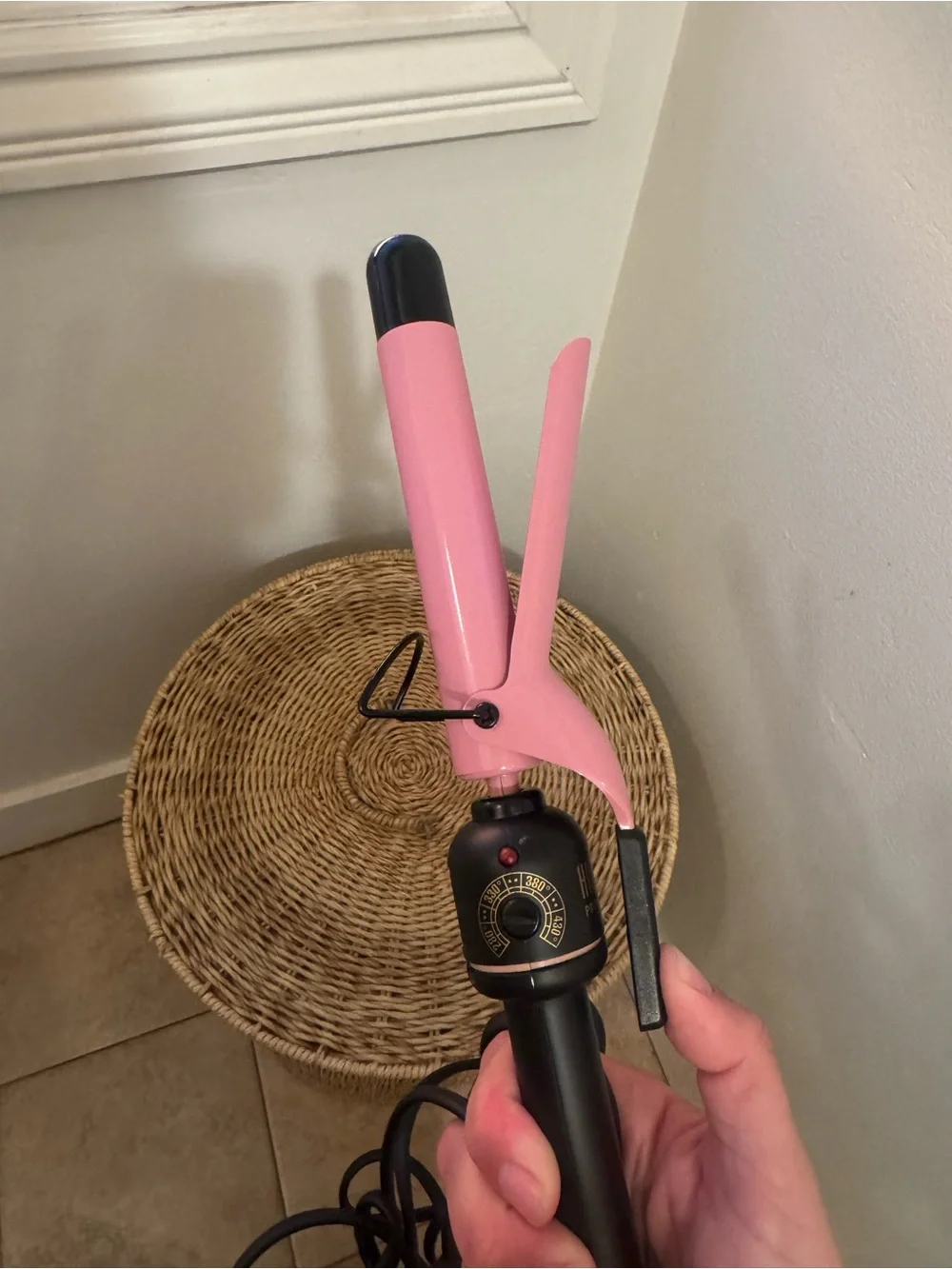 Hot Tools Pink Titanium Curling Iron Wand 1